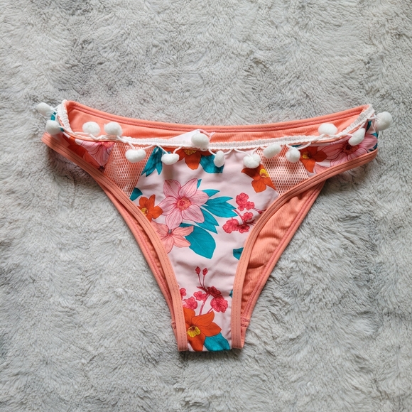NWOT Cupshe Tropical Floral Pompom Bikini Top And Bottom Women's Small - Picture 8 of 10